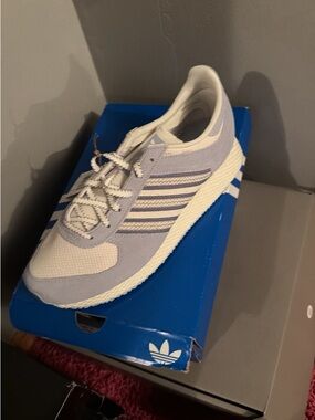 adidas Lavender and White Retro Runner new